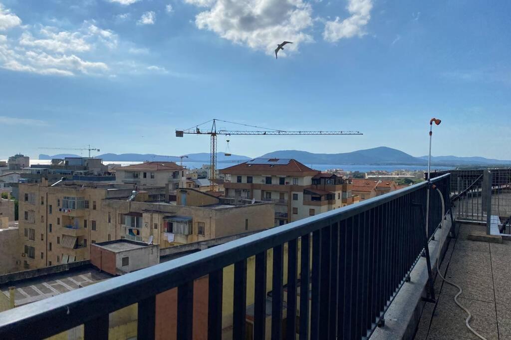 Attico Luminoso Ed Accogliente In Zona Centrale Apartment Alghero Luaran gambar