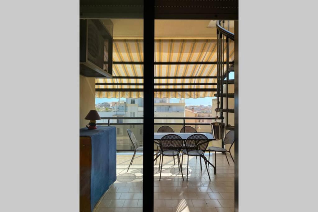 Attico Luminoso Ed Accogliente In Zona Centrale Apartment Alghero Luaran gambar